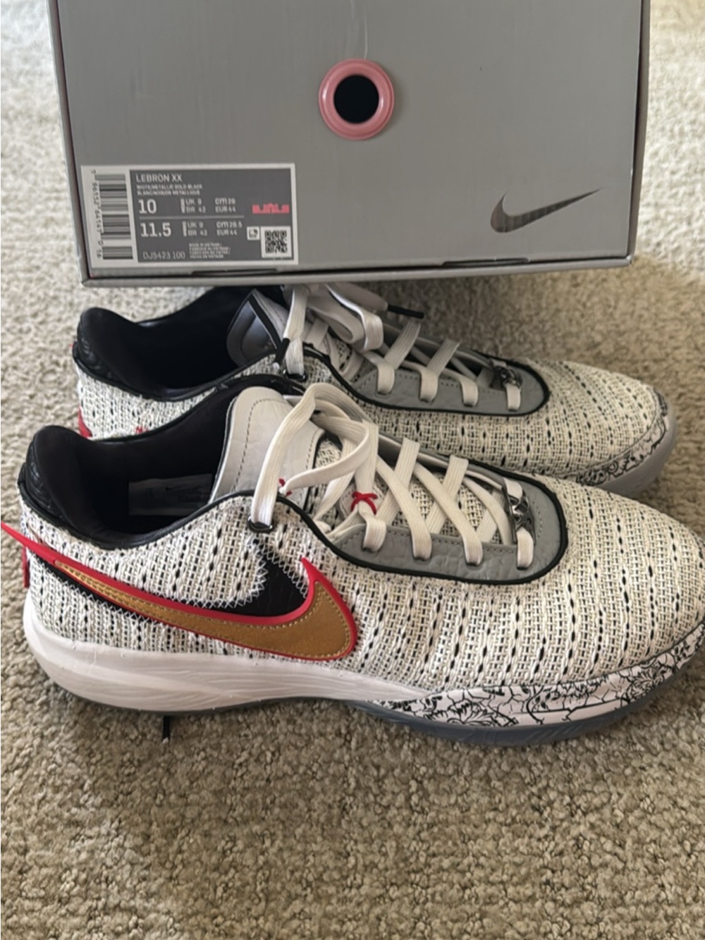 Nike LeBron Knit Low-Top Sneakers White with Black, Gold & Red